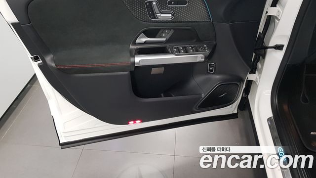 Mercedes-Benz EQB (X243) EQB300 4MATIC AMG Line 2025 — фото 19