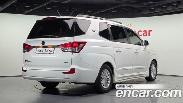 KG Mobility (SsangYong) Korando Turismo 2WD GT 11-seater 2014 — фото 2