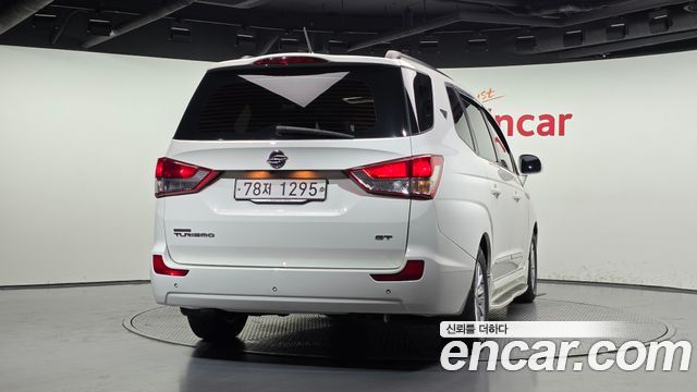 KG Mobility (SsangYong) Korando Turismo 2WD GT 11-seater 2014 — фото 4