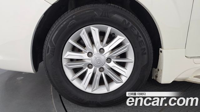 KG Mobility (SsangYong) Korando Turismo 2WD GT 11-seater 2014 — фото 5