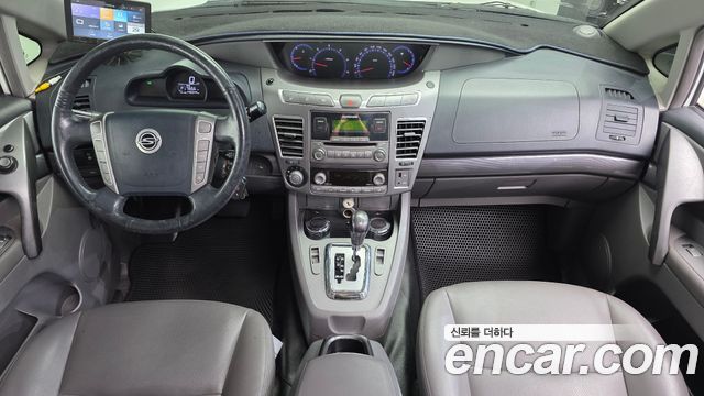 KG Mobility (SsangYong) Korando Turismo 2WD GT 11-seater 2014 — фото 7