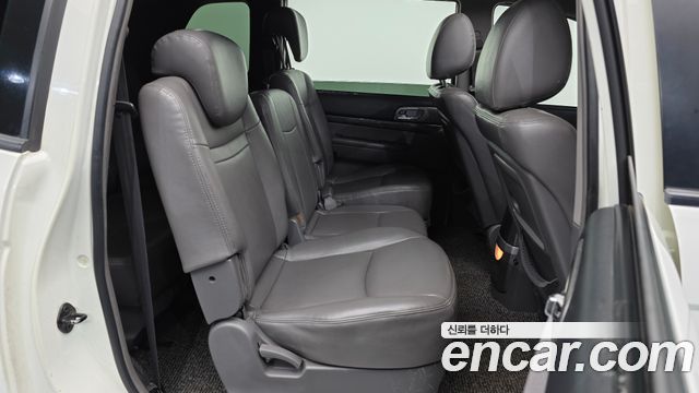 KG Mobility (SsangYong) Korando Turismo 2WD GT 11-seater 2014 — фото 12