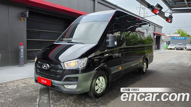 Hyundai Solati 15-seater Luxury