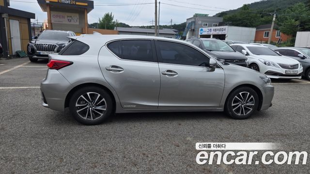 Lexus CT200h 1.8 Supreme ZWA10 2020 — фото 3