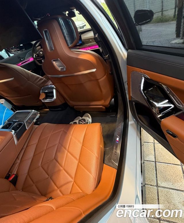 BMW 7 Series (G70) 740i xDrive M Sport 2024 — фото 9