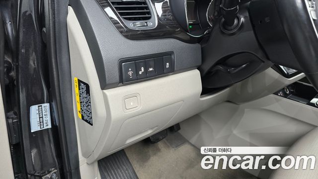 Kia Carnival 11-Seater Prestige 2019 — фото 16