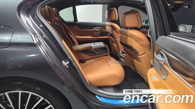 BMW 7 Series (G11) 740i Design Pure Excellence 2020 — фото 11