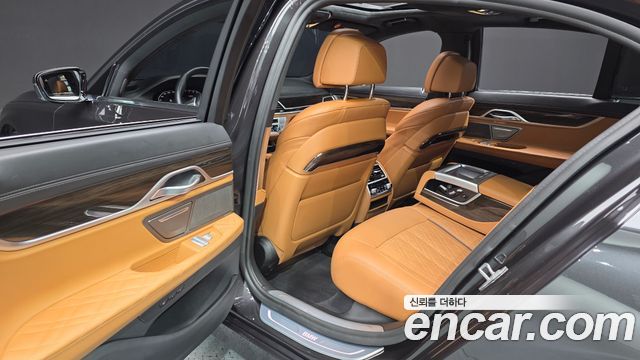 BMW 7 Series (G11) 740i Design Pure Excellence 2020 — фото 12
