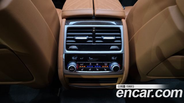 BMW 7 Series (G11) 740i Design Pure Excellence 2020 — фото 35