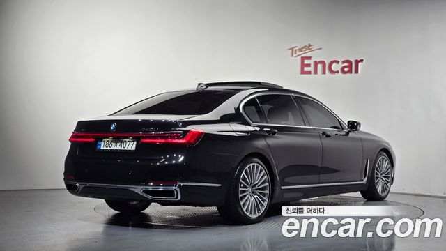 BMW 7 Series (G11) 740Li xDrive Design Pure Excellence 2022 — фото 2
