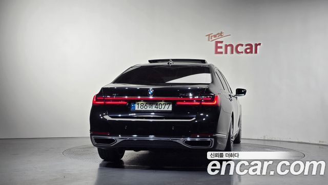 BMW 7 Series (G11) 740Li xDrive Design Pure Excellence 2022 — фото 4