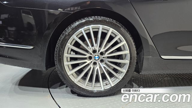 BMW 7 Series (G11) 740Li xDrive Design Pure Excellence 2022 — фото 5