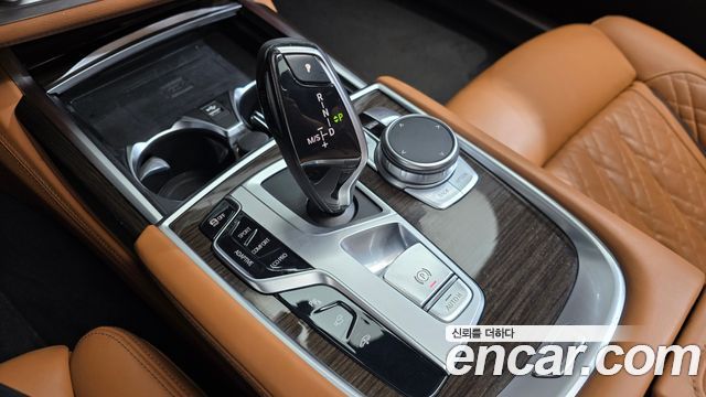BMW 7 Series (G11) 740Li xDrive Design Pure Excellence 2022 — фото 9