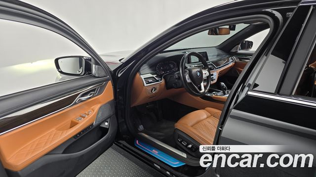 BMW 7 Series (G11) 740Li xDrive Design Pure Excellence 2022 — фото 10