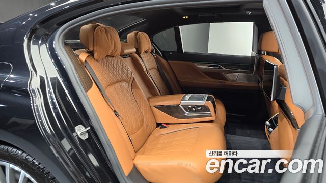 BMW 7 Series (G11) 740Li xDrive Design Pure Excellence 2022 — фото 11