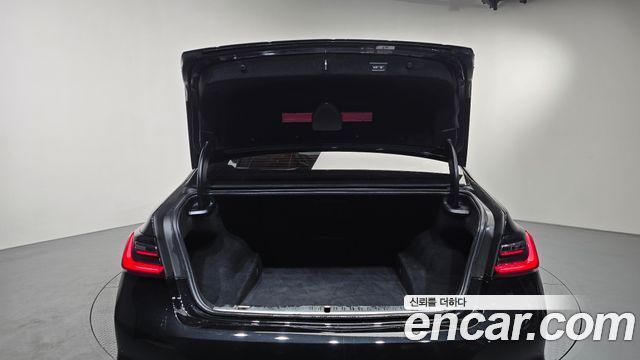 BMW 7 Series (G11) 740Li xDrive Design Pure Excellence 2022 — фото 18
