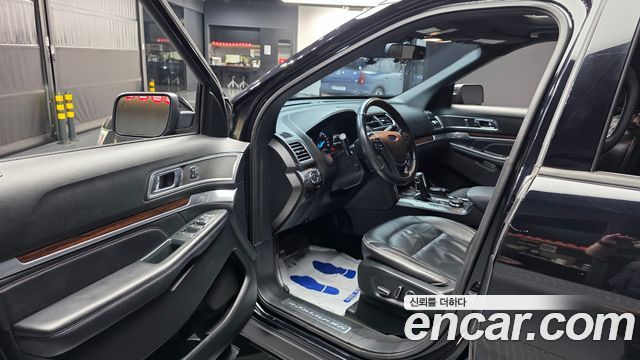 Ford Explorer 2.3 Limited 4WD 5th 2018 — фото 10