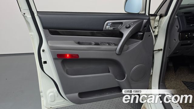 KG Mobility (SsangYong) Korando Turismo 4WD RX 9-seater 2016 — фото 24