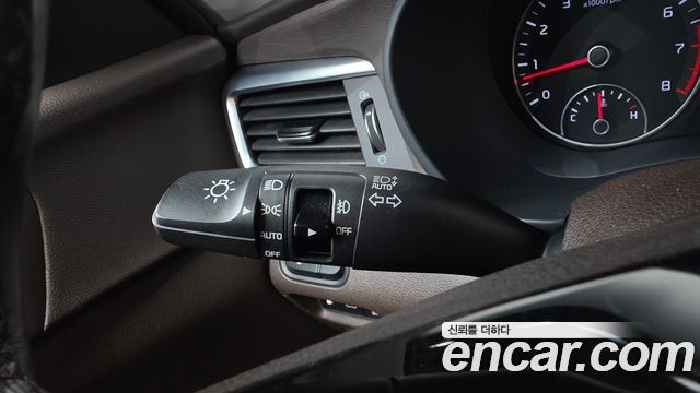 Kia K5 (II) 2.0 Noblesse 2020 — фото 35