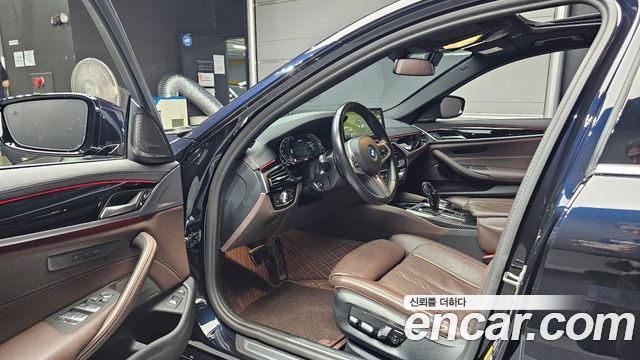 BMW 5 Series (G30) 530e M Sport 2023 — фото 10