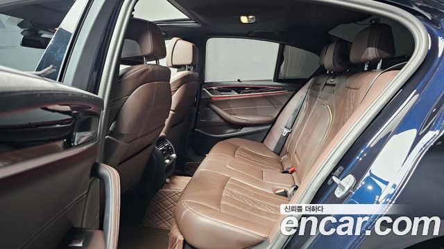 BMW 5 Series (G30) 530e M Sport 2023 — фото 12
