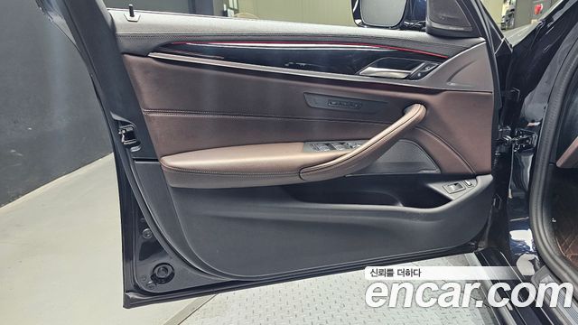 BMW 5 Series (G30) 530e M Sport 2023 — фото 24
