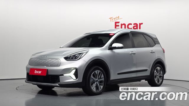 Kia Niro Plus Air 2023 — фото 1