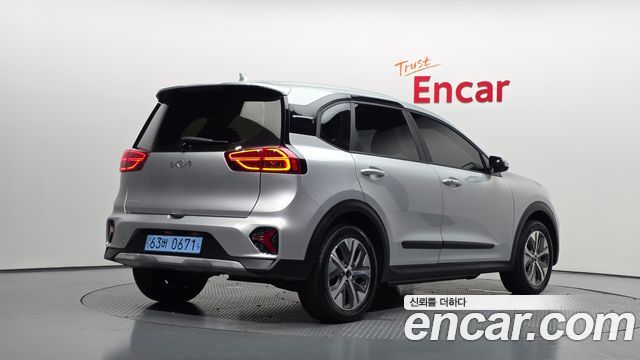 Kia Niro Plus Air 2023 — фото 2