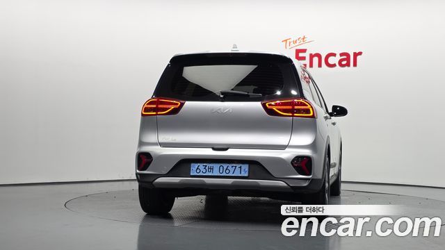 Kia Niro Plus Air 2023 — фото 4