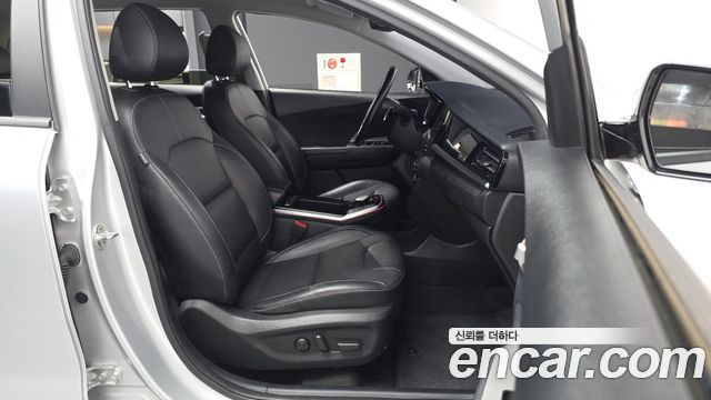 Kia Niro Plus Air 2023 — фото 16