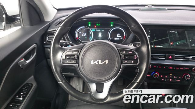 Kia Niro Plus Air 2023 — фото 17