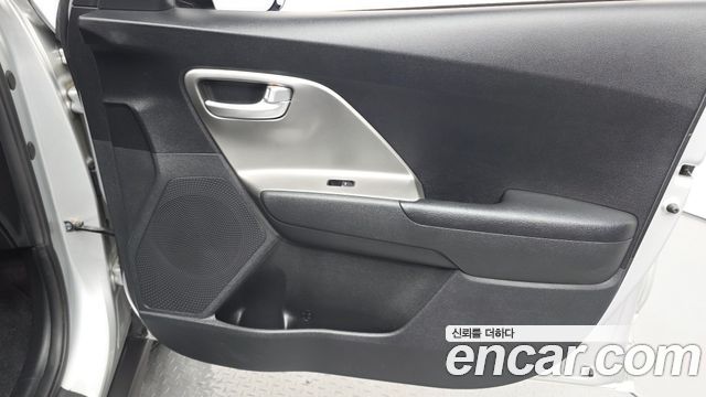 Kia Niro Plus Air 2023 — фото 30