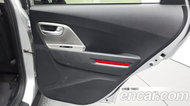 Kia Niro Plus Air 2023 — фото 31