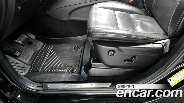 Jeep Grand Cherokee 3.0 Diesel Overland WK2 2015 — фото 19