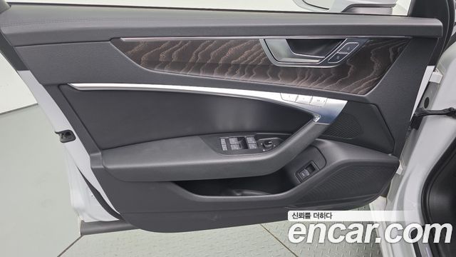 Audi A6 (C8) 45 TFSI Quattro Premium 2021 — фото 24