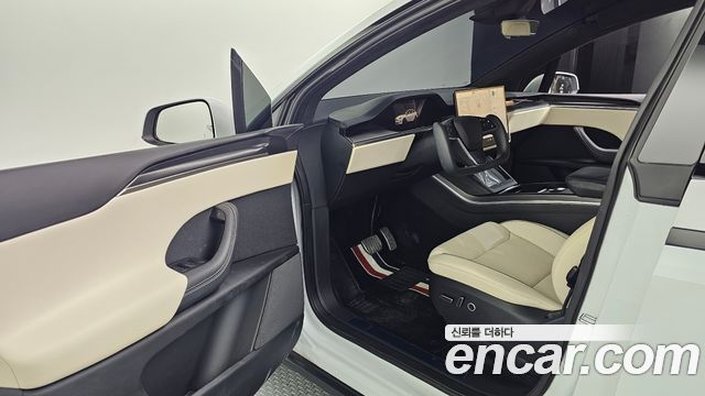 Tesla Model X Plaid 2023 — фото 10