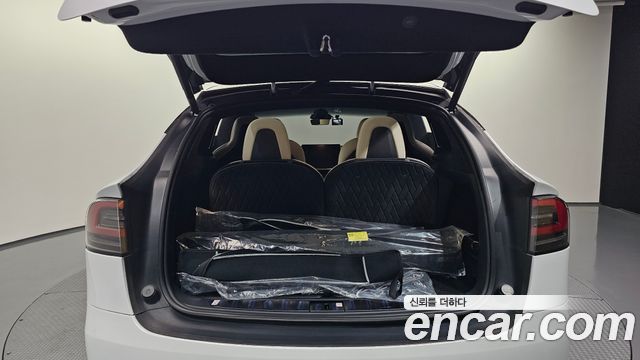 Tesla Model X Plaid 2023 — фото 22