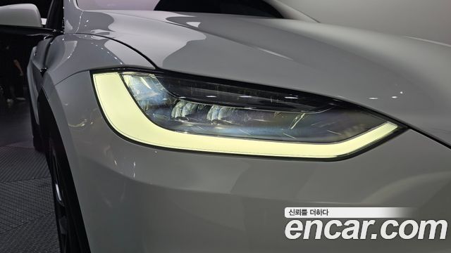 Tesla Model X Plaid 2023 — фото 28