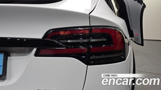 Tesla Model X Plaid 2023 — фото 29