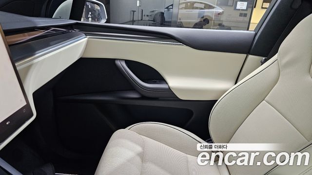 Tesla Model X Plaid 2023 — фото 31