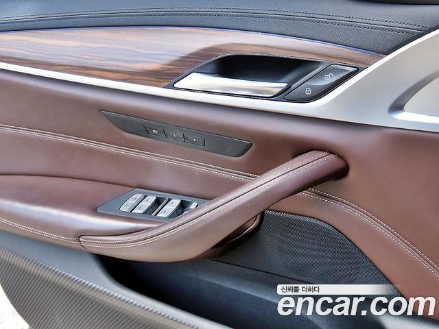 BMW 5 Series (G30) 530i xDrive M Sport Package Plus 2019 — фото 16