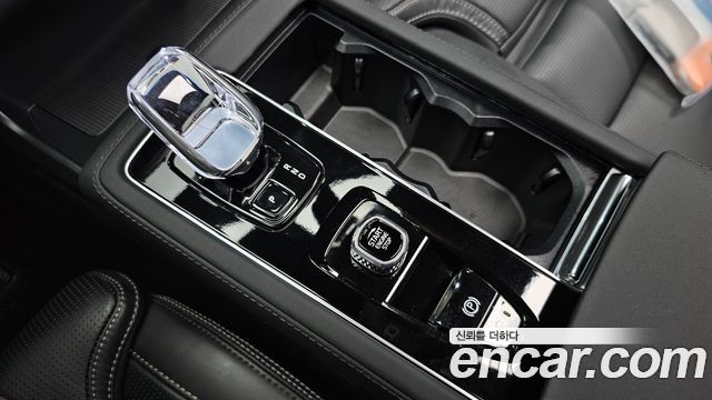 Volvo XC90 (II) B6 Black Edition 2026 — фото 9