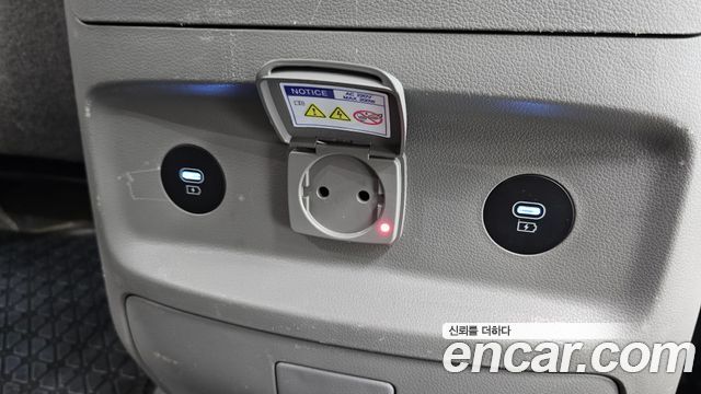 Hyundai Staria 4WD Lounge 7-Seater Inspiration 2025 — фото 27
