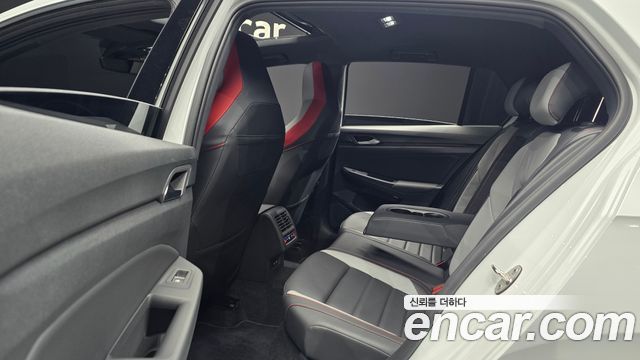Volkswagen Golf (VIII) 2.0 GTI 2023 — фото 16