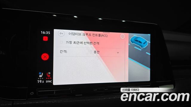 Volkswagen Golf (VIII) 2.0 GTI 2023 — фото 37
