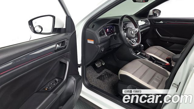 Volkswagen T-Roc 2.0 TDI Premium 2021 — фото 10