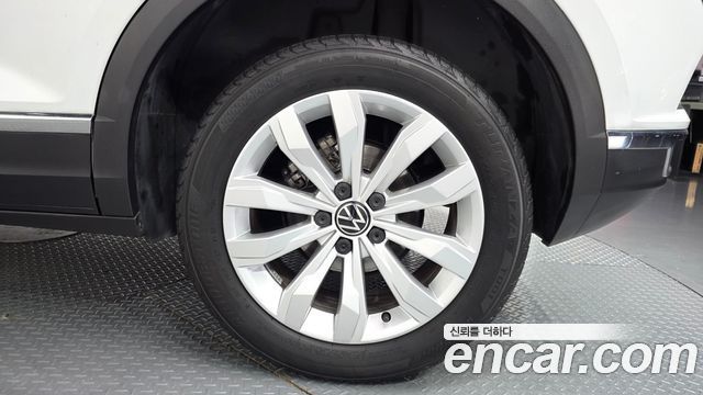 Volkswagen T-Roc 2.0 TDI Premium 2021 — фото 21