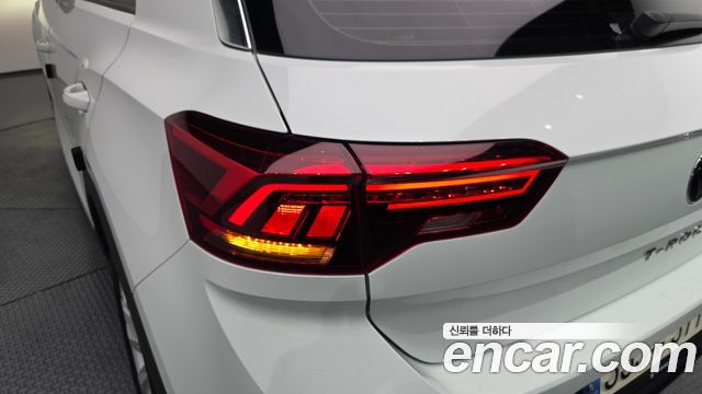 Volkswagen T-Roc 2.0 TDI Premium 2021 — фото 23