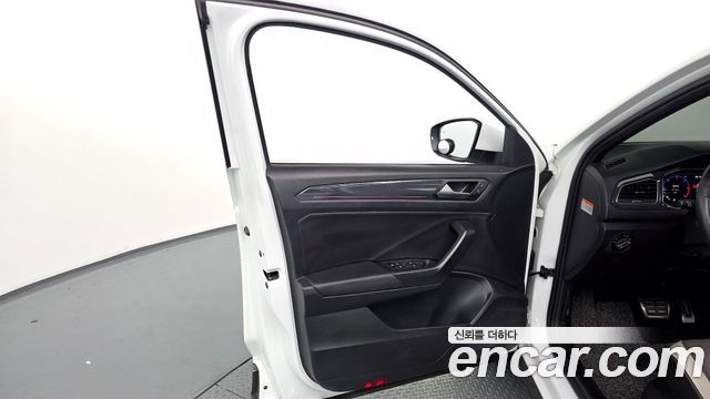Volkswagen T-Roc 2.0 TDI Premium 2021 — фото 24
