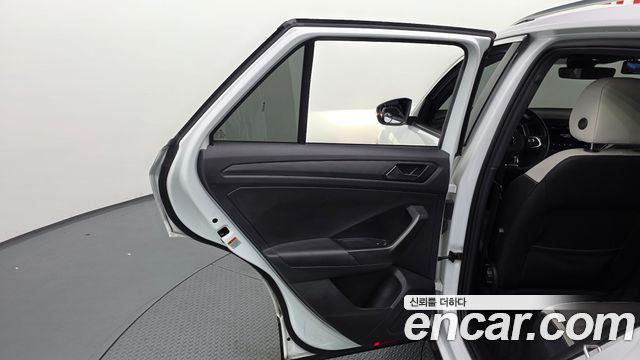 Volkswagen T-Roc 2.0 TDI Premium 2021 — фото 25